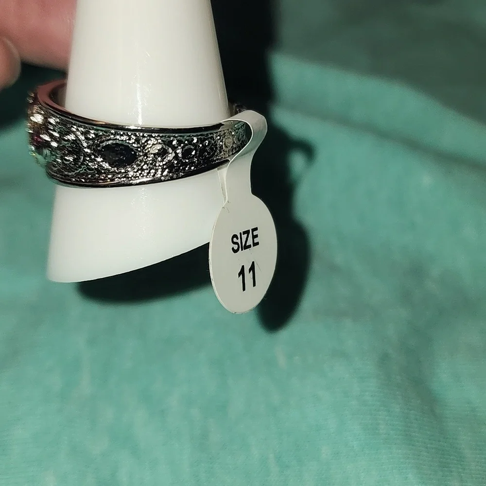 The Hestia Ring Amethyst Cubic Zirconia On Gold&Rhodium Plating Size 11 FP $35 - Picture 3 of 6